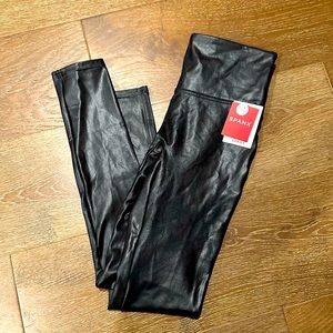 SPANX faux leather leggings 🖤